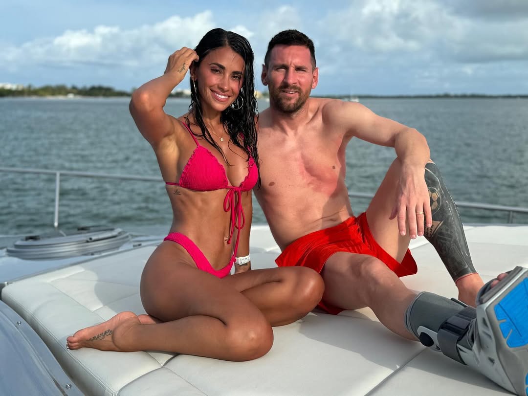 Vợ Messi U40 vẫn đẹp như hoa hậu, body ng&agrave;y c&agrave;ng bốc lửa - Ảnh 2.