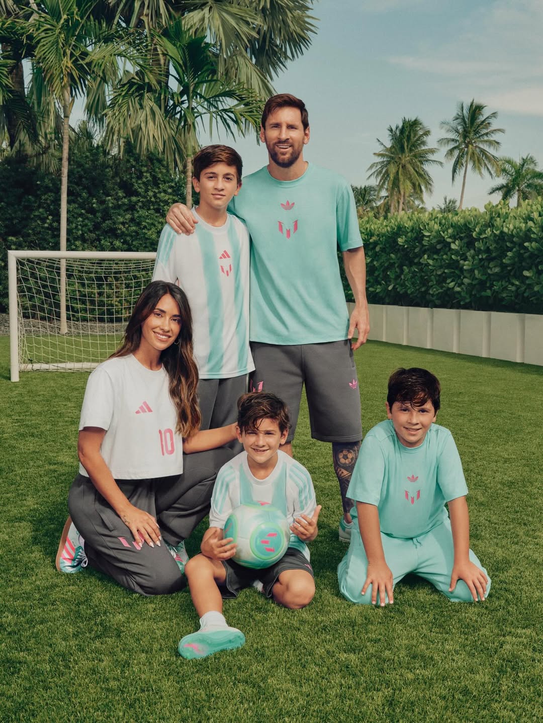 Vợ Messi U40 vẫn đẹp như hoa hậu, body ng&agrave;y c&agrave;ng bốc lửa - Ảnh 3.