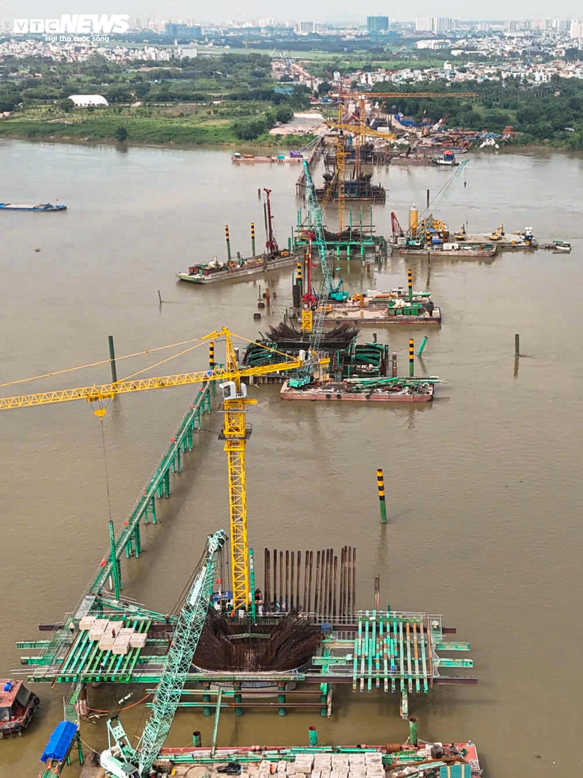 C&aacute;c trụ ch&iacute;nh cầu Trần Hưng Đạo ho&agrave;n th&agrave;nh vượt lũ , hướng tới mục ti&ecirc;u 2027 - Ảnh 3.