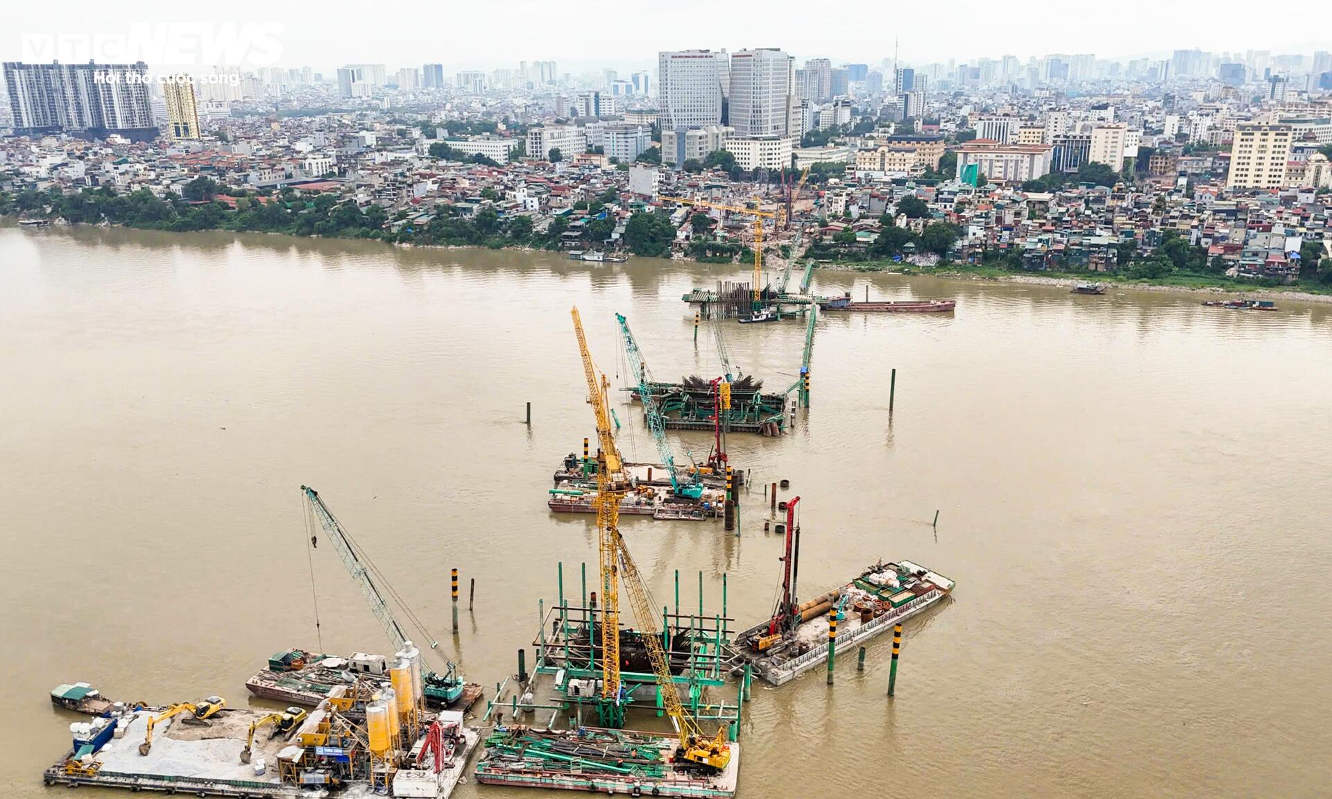 C&aacute;c trụ ch&iacute;nh cầu Trần Hưng Đạo ho&agrave;n th&agrave;nh vượt lũ , hướng tới mục ti&ecirc;u 2027 - Ảnh 1.