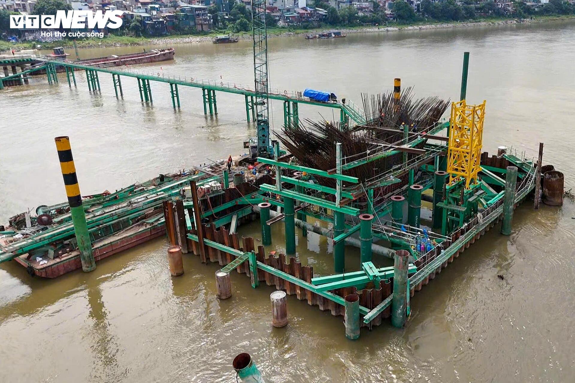 C&aacute;c trụ ch&iacute;nh cầu Trần Hưng Đạo ho&agrave;n th&agrave;nh vượt lũ , hướng tới mục ti&ecirc;u 2027 - Ảnh 6.