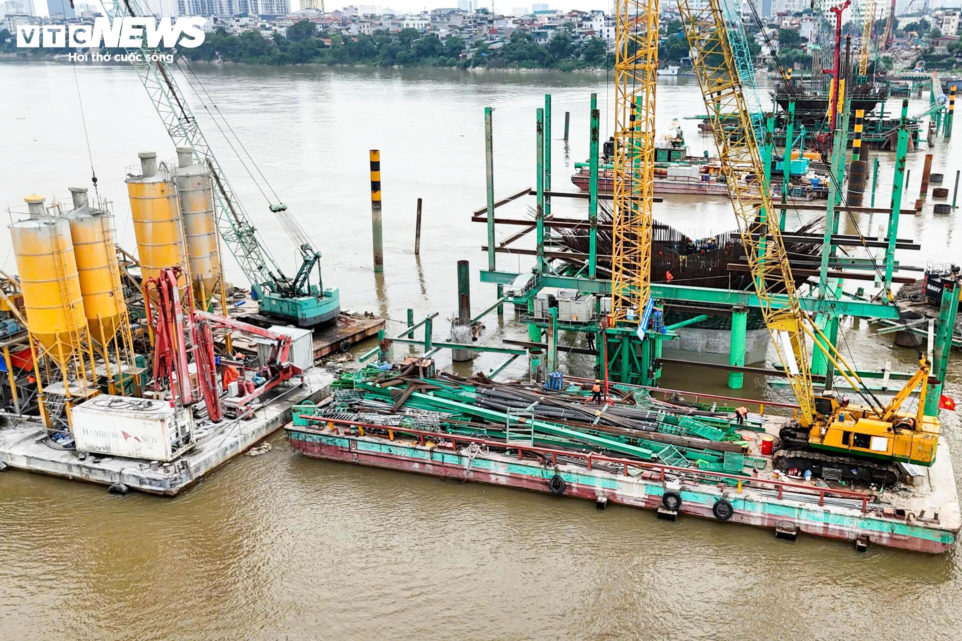 C&aacute;c trụ ch&iacute;nh cầu Trần Hưng Đạo ho&agrave;n th&agrave;nh vượt lũ , hướng tới mục ti&ecirc;u 2027 - Ảnh 10.
