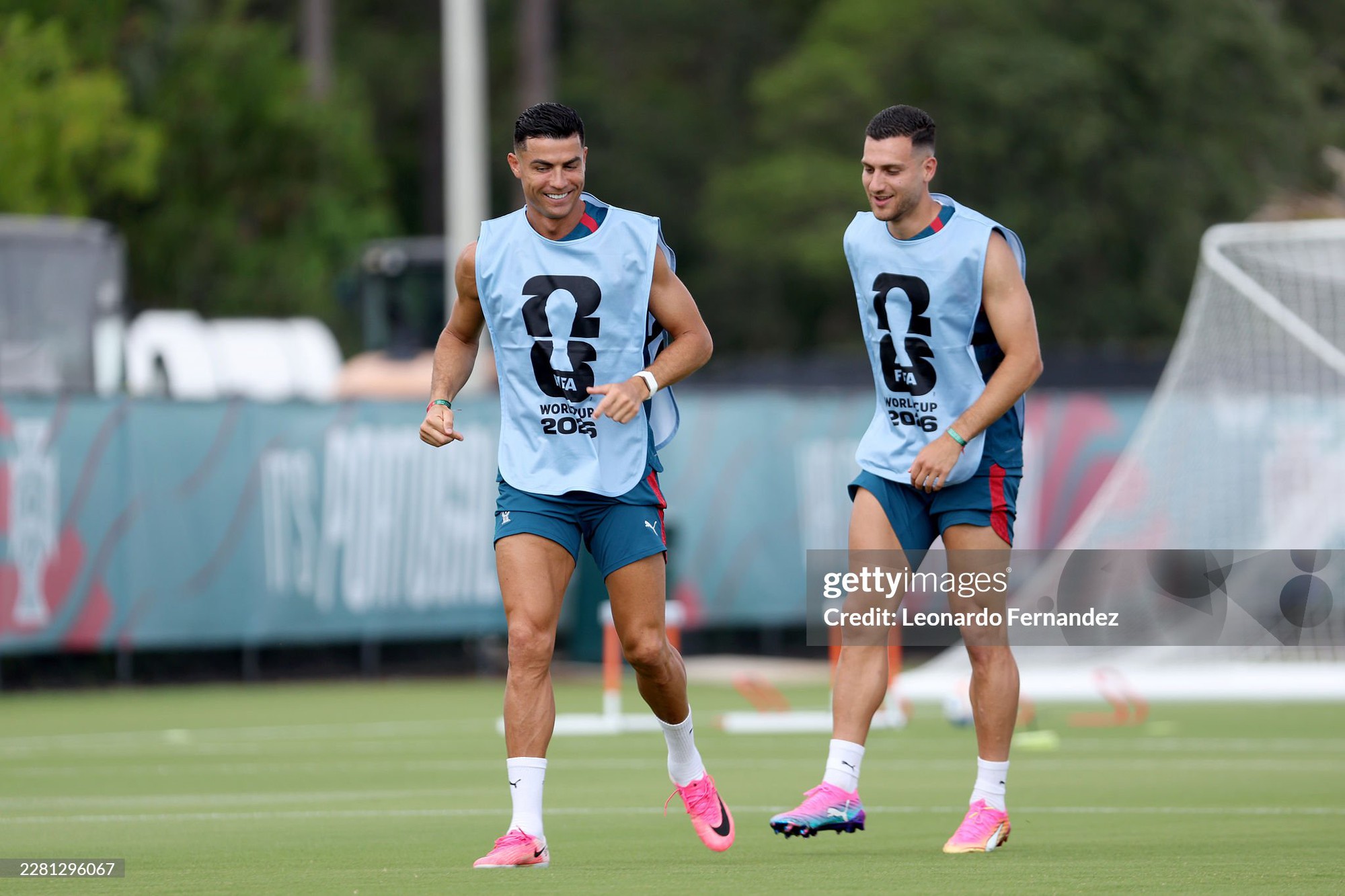 Messi chính thức nắm giữ siêu kỷ lục World Cup, nhanh hơn Ronaldo 16 tiếng - Ảnh 2. Messi chính thức nắm giữ siêu kỷ lục World Cup, nhanh hơn Ronaldo 16 tiếng - Ảnh 2.