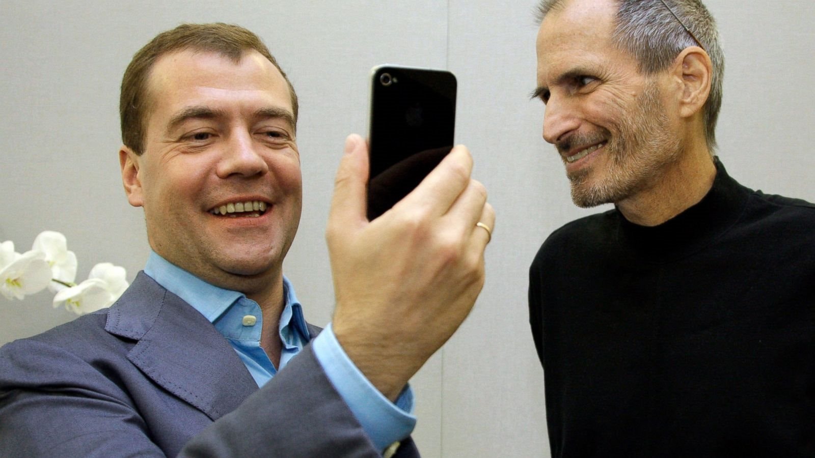 Tổng thống Putin 73 tuổi vẫn n&oacute;i kh&ocirc;ng với smartphone , ai li&ecirc;n lạc với &ocirc;ng? - Ảnh 2.