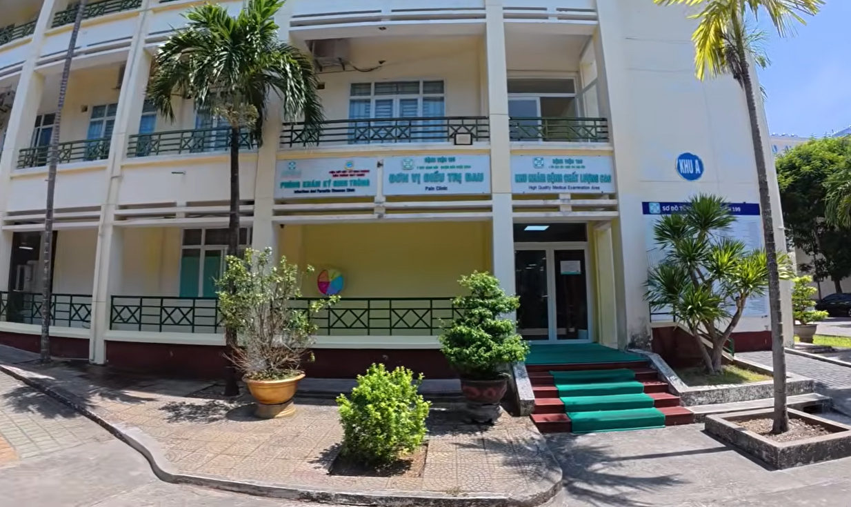 Kh&aacute;ch T&acirc;y đưa vợ đi chụp X-quang tại bệnh viện ở Đ&agrave; Nẵng, thốt l&ecirc;n khi cầm h&oacute;a đơn: "N&oacute; chỉ bằng 1 ly c&agrave; ph&ecirc;" - Ảnh 2.