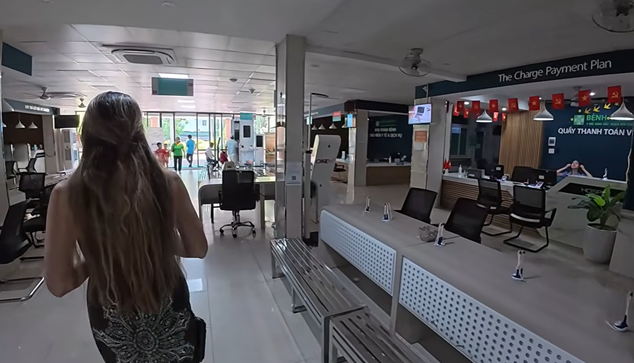 Kh&aacute;ch T&acirc;y đưa vợ đi chụp X-quang tại bệnh viện ở Đ&agrave; Nẵng, thốt l&ecirc;n khi cầm h&oacute;a đơn: "N&oacute; chỉ bằng 1 ly c&agrave; ph&ecirc;" - Ảnh 7.