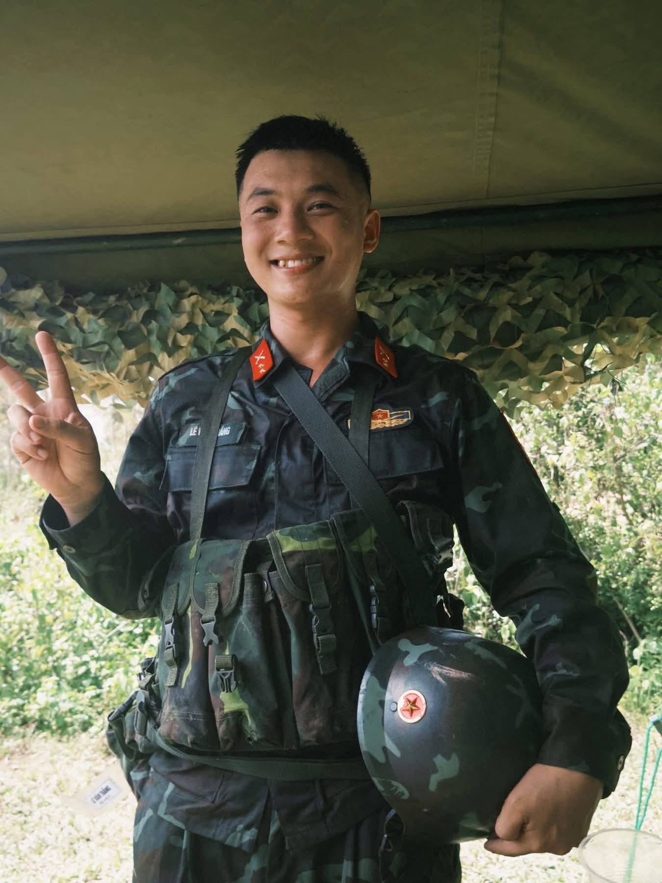 Người th&acirc;n kh&oacute;c nghẹn trong tang lễ Thượng &uacute;y L&ecirc; Văn Thắng (Sao Nhập Ngũ) tại Nghệ An- Ảnh 6.