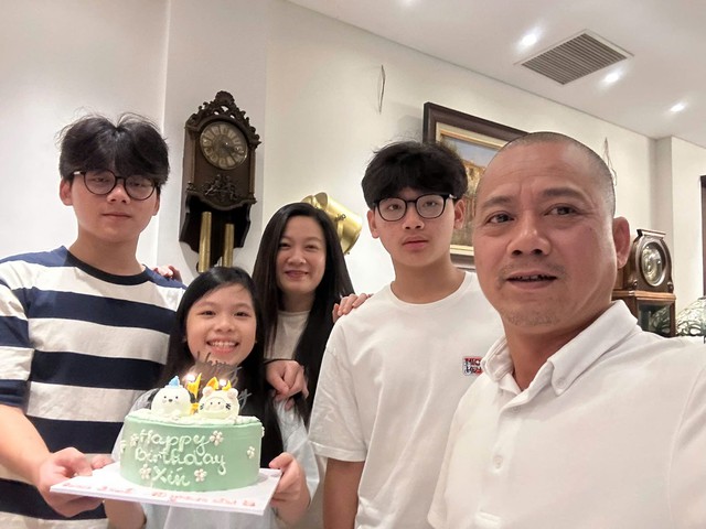 Cuộc sống của "đại gia ch&acirc;n đất" cưới ch&acirc;n d&agrave;i thi hoa hậu, ở nh&agrave; sang 4 tầng tr&ecirc;n đường Kim Giang - Ảnh 5.