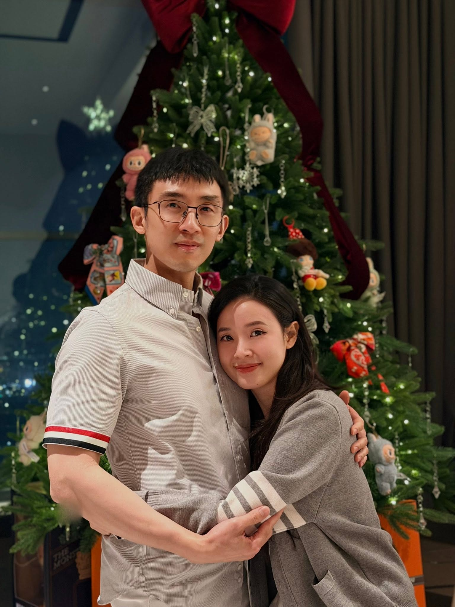 Con trai Chủ tịch nổi tiếng d&ugrave;ng &ldquo;thuật ẩn th&acirc;n&rdquo; để y&ecirc;u mỹ nh&acirc;n showbiz: Lấy vợ mới lộ mặt, cưới xong thay đổi 180 độ - Ảnh 14.