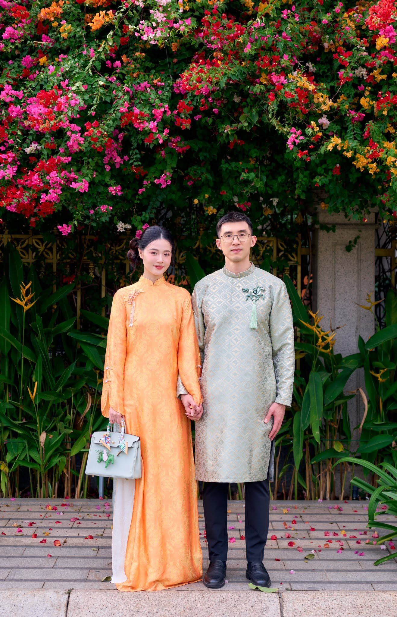 Con trai Chủ tịch nổi tiếng d&ugrave;ng &ldquo;thuật ẩn th&acirc;n&rdquo; để y&ecirc;u mỹ nh&acirc;n showbiz: Lấy vợ mới lộ mặt, cưới xong thay đổi 180 độ - Ảnh 10.