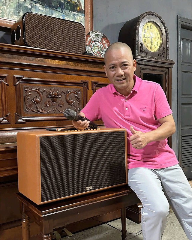 Cuộc sống của "đại gia ch&acirc;n đất" cưới ch&acirc;n d&agrave;i thi hoa hậu, ở nh&agrave; sang 4 tầng tr&ecirc;n đường Kim Giang - Ảnh 2.