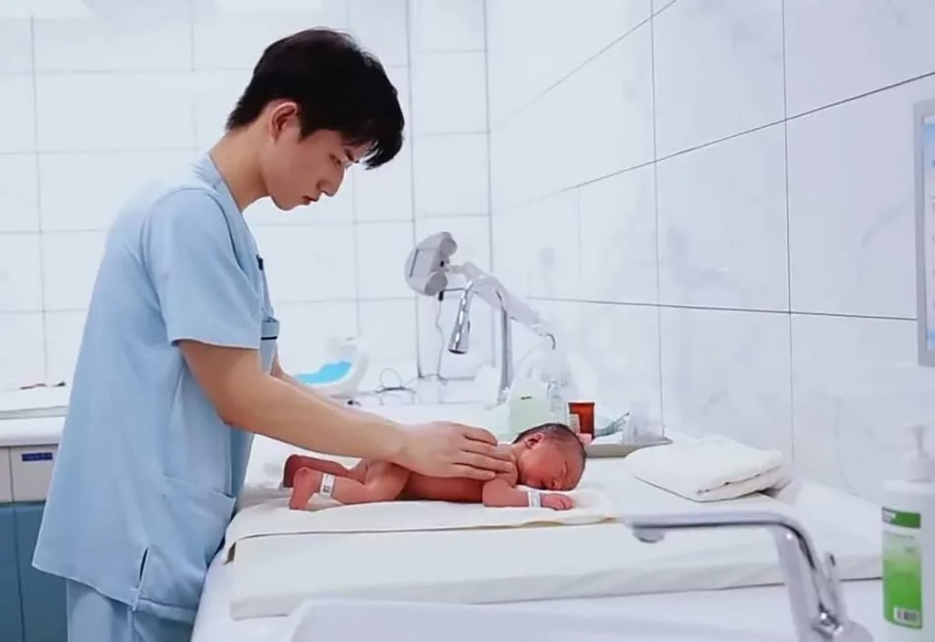 Nam hộ sinh khiến chị em 