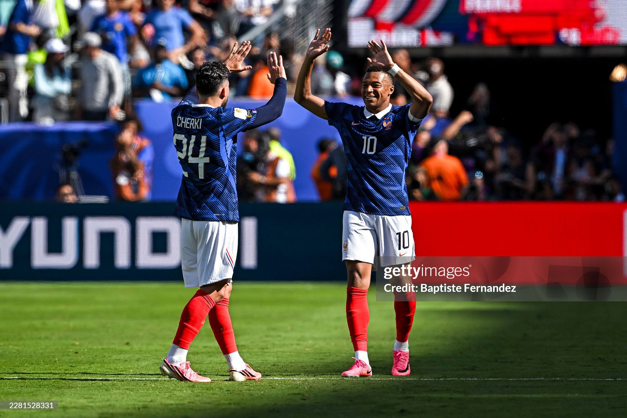 "Vua bàn thắng" World Cup: Messi xây chắc top 1, Mbappe lọt top 6, Ronaldo "chôn chân" ở hạng 40 - Ảnh 2. "Vua bàn thắng" World Cup: Messi xây chắc top 1, Mbappe lọt top 6, Ronaldo "chôn chân" ở hạng 40 - Ảnh 2.