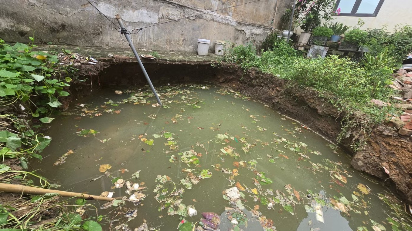 Sau tiếng động lớn giữa trưa, Sau tiếng động lớn giữa trưa,