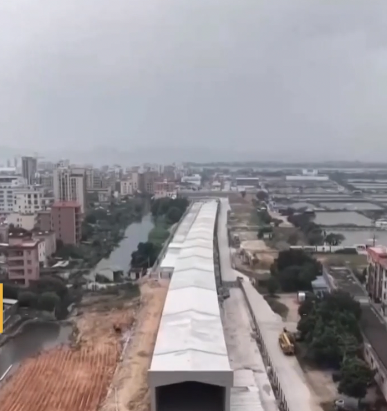 Cỗ máy 3.300 tấn được đưa xuống đáy biển, khoan ngày đêm không nghỉ dưới độ sâu 116 mét, hầm đường sắt cao tốc sâu nhất thế giới đã ‘thành hình’- Ảnh 2. Cỗ máy 3.300 tấn được đưa xuống đáy biển, khoan ngày đêm không nghỉ dưới độ sâu 116 mét, hầm đường sắt cao tốc sâu nhất thế giới đã ‘thành hình’- Ảnh 2.