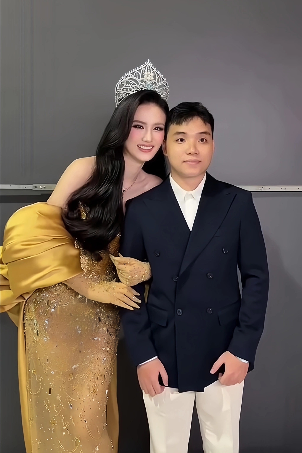 Hoa hậu &Yacute; Nhi l&ecirc;n tiếng chuyện được bạn trai cầu h&ocirc;n- Ảnh 4.