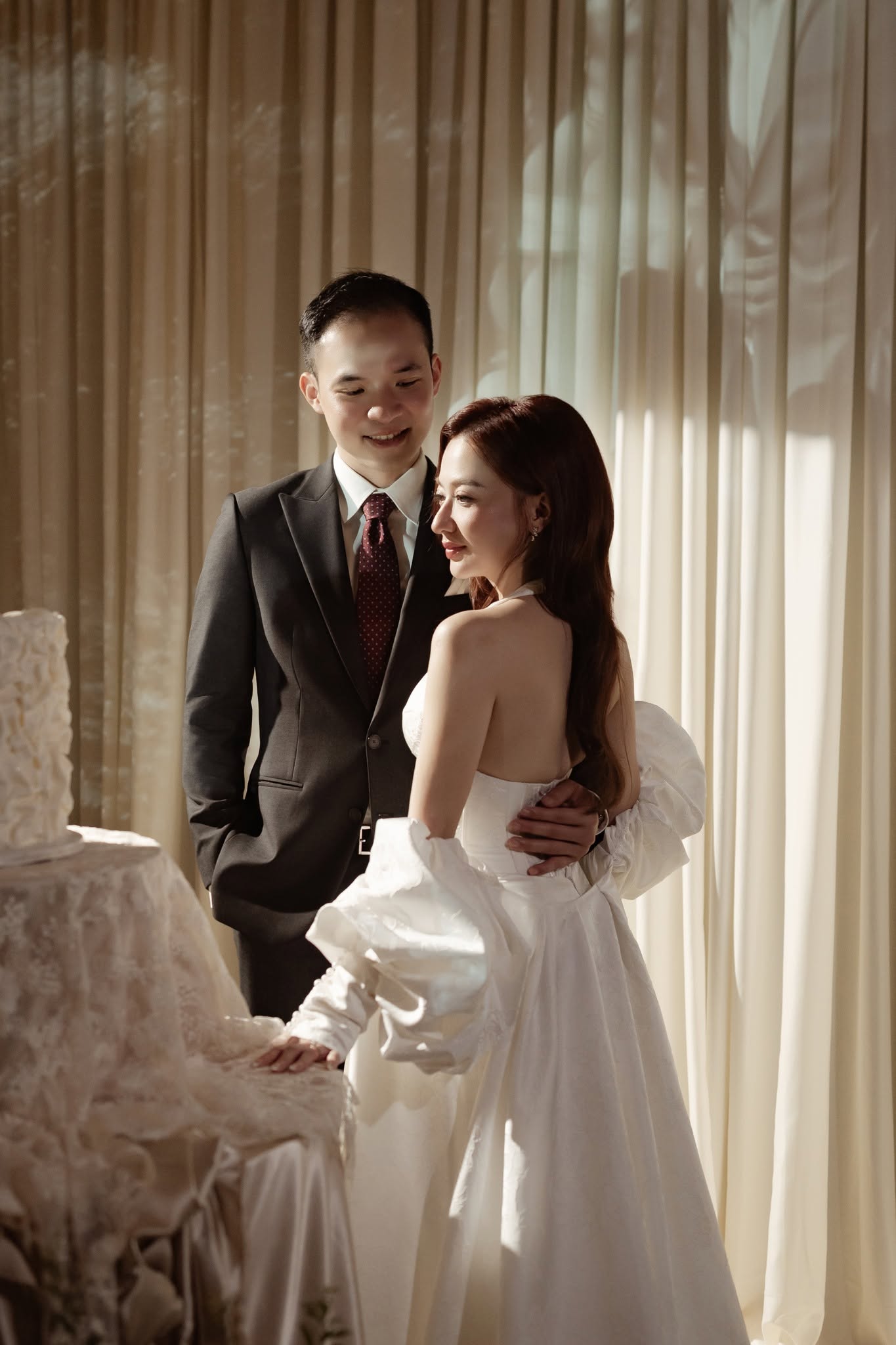 Xu&acirc;n Nghi v&agrave; chồng Việt kiều tổ chức lễ cưới s&aacute;ng nay: C&ocirc; d&acirc;u cười tươi r&oacute;i nhận s&iacute;nh lễ v&agrave;ng!- Ảnh 7.