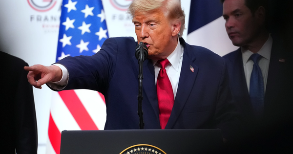 Tổng thống Mỹ Trump: 'Quyền lực của t&ocirc;i kh&ocirc;ng giới hạn' - Ảnh 2.