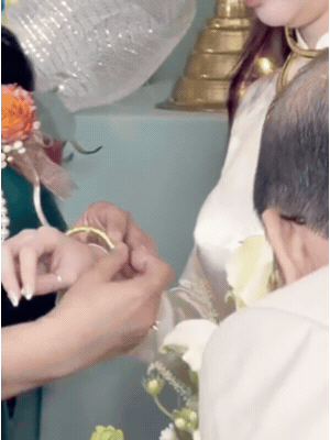 Xu&acirc;n Nghi v&agrave; chồng Việt kiều tổ chức lễ cưới s&aacute;ng nay: C&ocirc; d&acirc;u cười tươi r&oacute;i nhận s&iacute;nh lễ v&agrave;ng!- Ảnh 4.