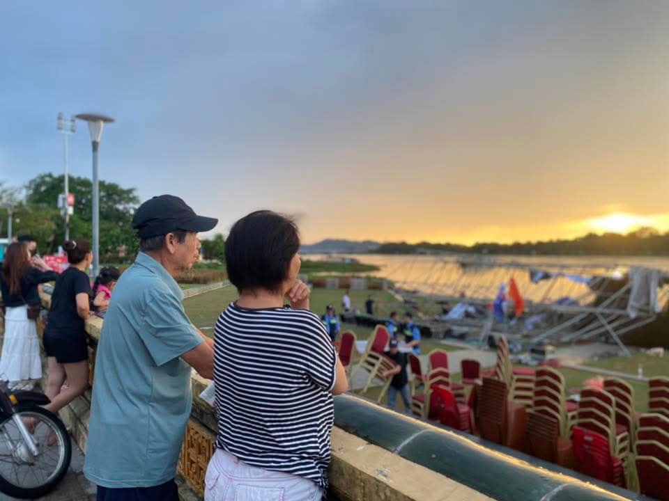 Gi&ocirc;ng lốc lớn cuốn bay s&acirc;n khấu tại Huế, ca sĩ Nguyễn Đ&igrave;nh Tuấn Dũng: "T&ocirc;i vẫn chưa hết b&agrave;ng ho&agrave;ng" - Ảnh 3.