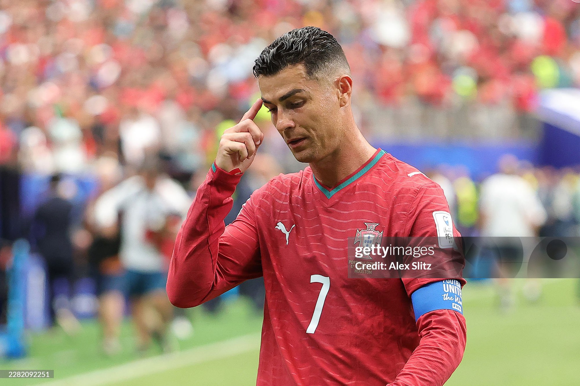 Bruno Fernandes bị công kích dồn dập vì Ronaldo, tuyển Bồ Đào Nha trước nguy cơ “đại loạn” - Ảnh 2. Bruno Fernandes bị công kích dồn dập vì Ronaldo, tuyển Bồ Đào Nha trước nguy cơ “đại loạn” - Ảnh 2.