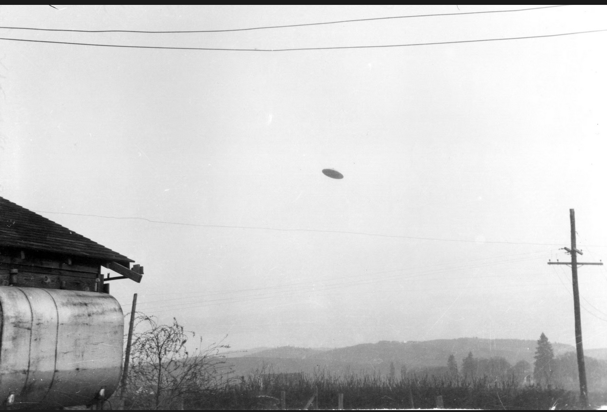 Xôn xao hồ sơ mật UFO của Mỹ (*): Bí ẩn bủa vây quân đội Mỹ - Ảnh 2.
