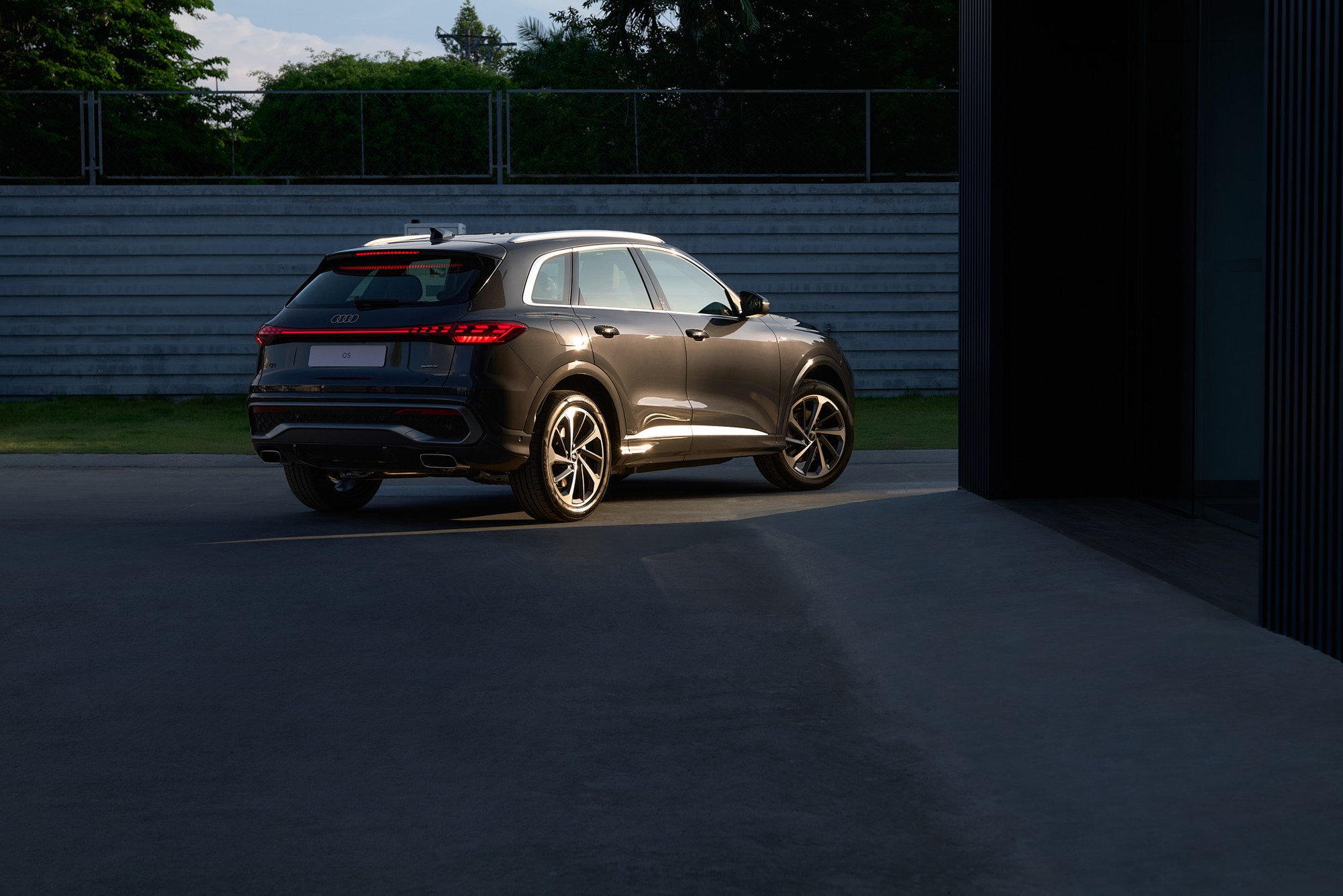 Audi Q5 2026 chốt giá từ 2,849 tỷ đồng tại Việt Nam: 2 kiểu dáng, nền tảng hoàn toàn mới, có ADAS - Ảnh 10.