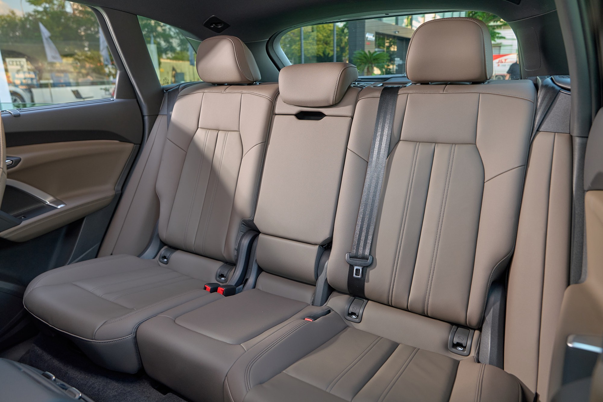 Audi Q5 2026 chốt giá từ 2,849 tỷ đồng tại Việt Nam: 2 kiểu dáng, nền tảng hoàn toàn mới, có ADAS - Ảnh 7.