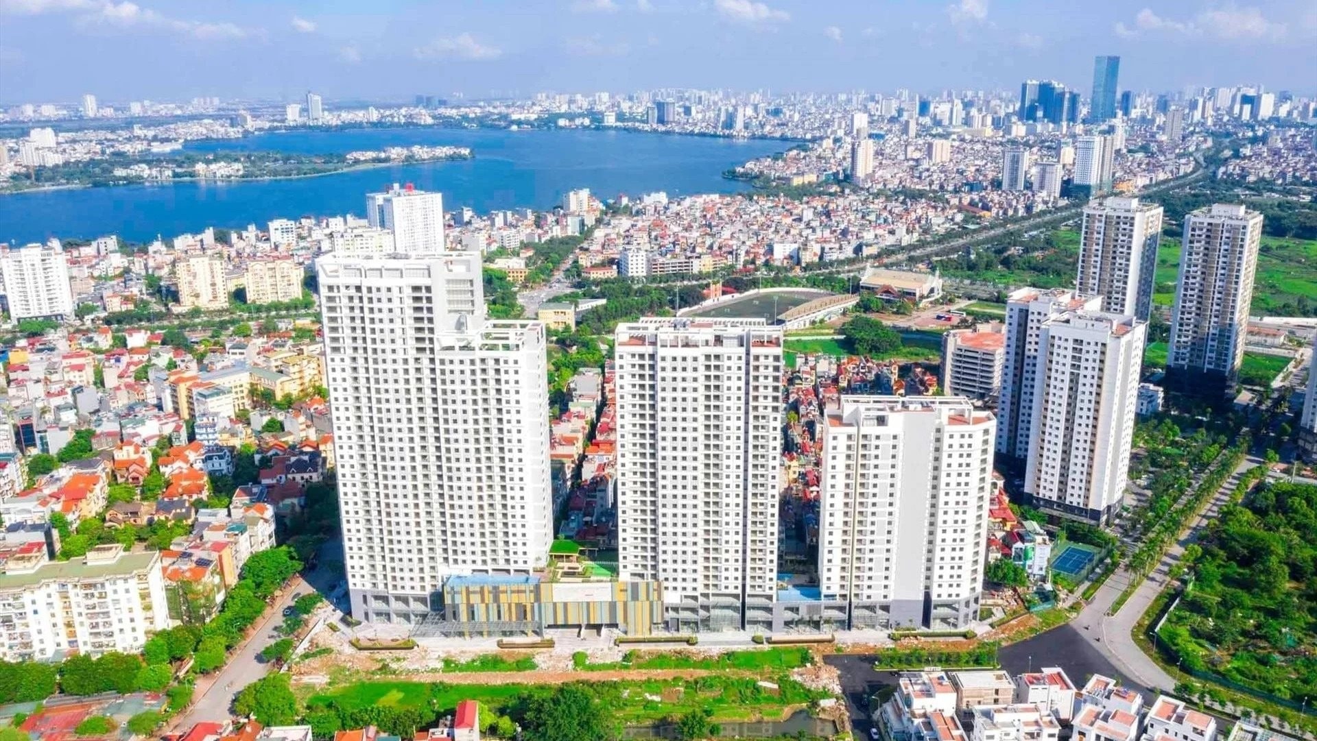 Thế giới cũng "cho&aacute;ng v&aacute;ng" khi biết: Người Việt lao động quần quật 30 năm, nhịn ăn uống...mới c&oacute; thể mua 1 căn nh&agrave; gi&aacute; trung b&igrave;nh - Ảnh 2.