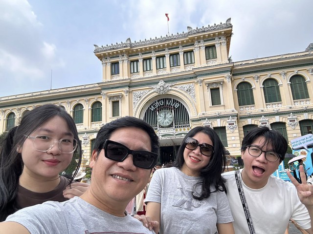 Nhan sắc vợ vừa đẹp, vừa giỏi của "&ocirc;ng ho&agrave;ng nhạc đỏ đ&igrave;nh đ&aacute;m - Ảnh 9.
