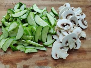 Hệ ti&ecirc;u h&oacute;a khỏe mạnh th&igrave; l&agrave;n da sạch đẹp: H&atilde;y ăn 3 m&oacute;n n&agrave;y v&agrave;o m&ugrave;a h&egrave; để thải độc, giảm đầy hơi v&agrave; gi&uacute;p da rạng rỡ- Ảnh 2.