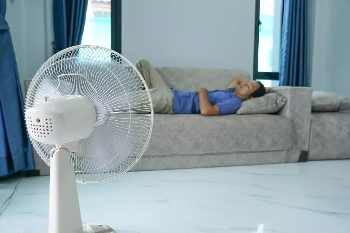 Không cần chỉnh số to nhất, bật quạt thế này vào ban đêm mát hơn bình thường: EVN hướng dẫn - Ảnh 4.