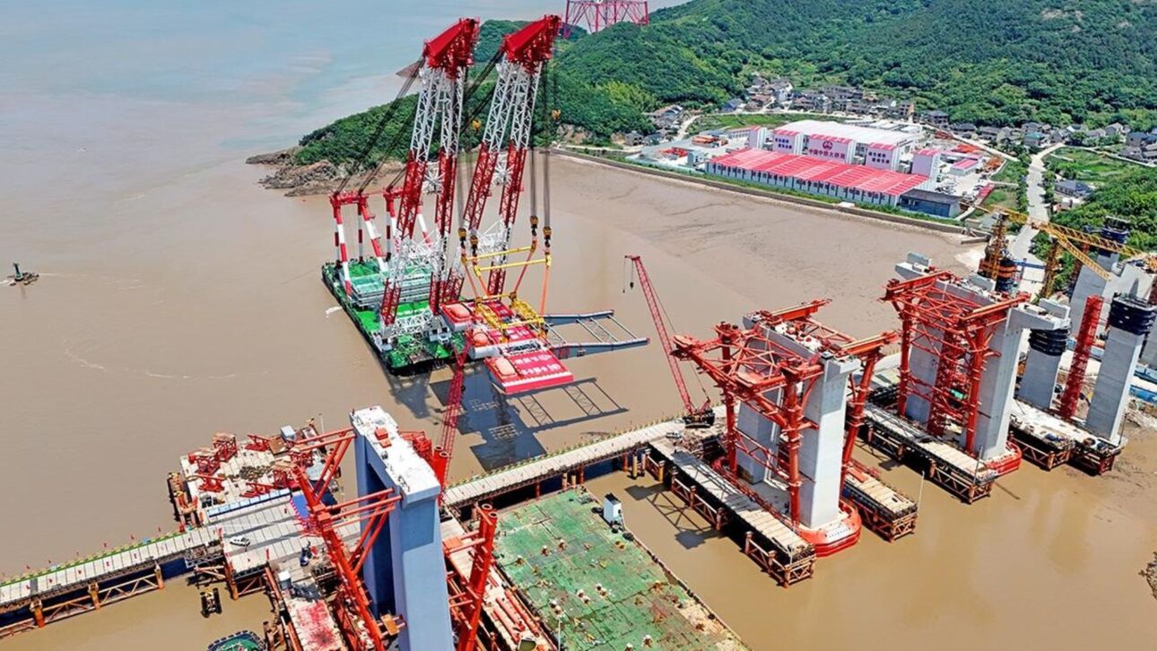 Phát hiện Trung Quốc cắm khối trụ cao bằng tòa nhà 100 tầng giữa biển, quyết thực hiện nhiệm vụ quan trọng- Ảnh 2. Phát hiện Trung Quốc cắm khối trụ cao bằng tòa nhà 100 tầng giữa biển, quyết thực hiện nhiệm vụ quan trọng- Ảnh 2.