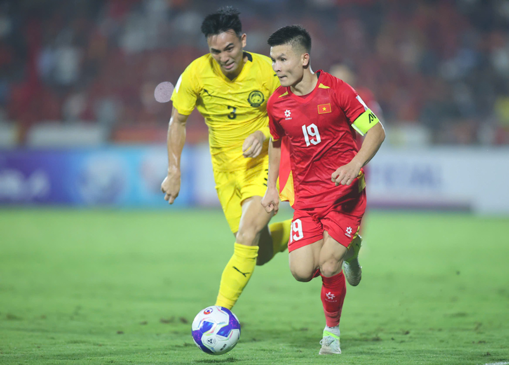 HLV Kim Sang-sik muốn c&ugrave;ng tuyển Việt Nam 