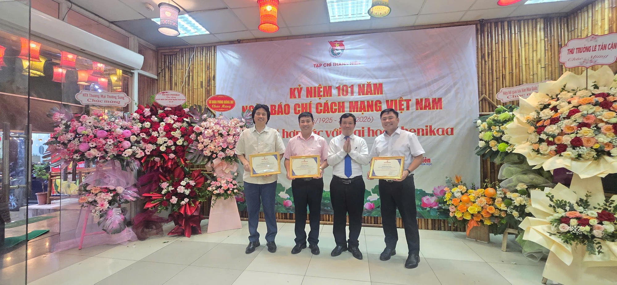 Tạp ch&iacute; Thanh ni&ecirc;n kỷ niệm 101 năm Ng&agrave;y b&aacute;o ch&iacute; c&aacute;ch mạng Việt Nam v&agrave; k&yacute; kết hợp t&aacute;c với Đại học Phenikaa - Ảnh 6.
