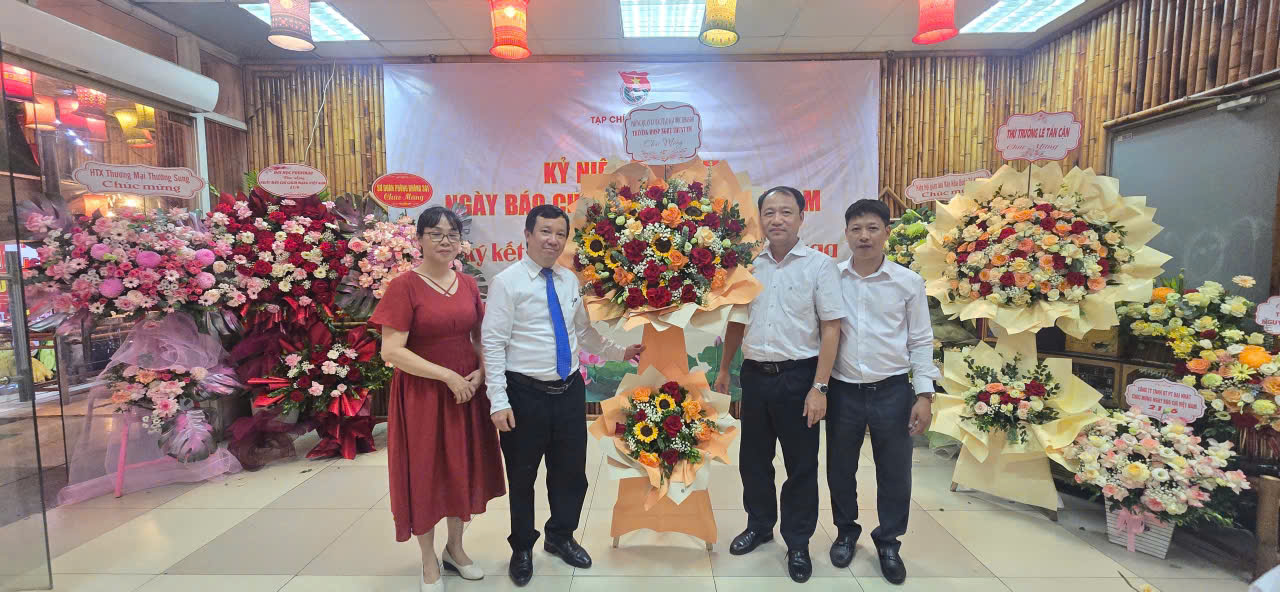 Tạp ch&iacute; Thanh ni&ecirc;n kỷ niệm 101 năm Ng&agrave;y b&aacute;o ch&iacute; c&aacute;ch mạng Việt Nam v&agrave; k&yacute; kết hợp t&aacute;c với Đại học Phenikaa - Ảnh 11.