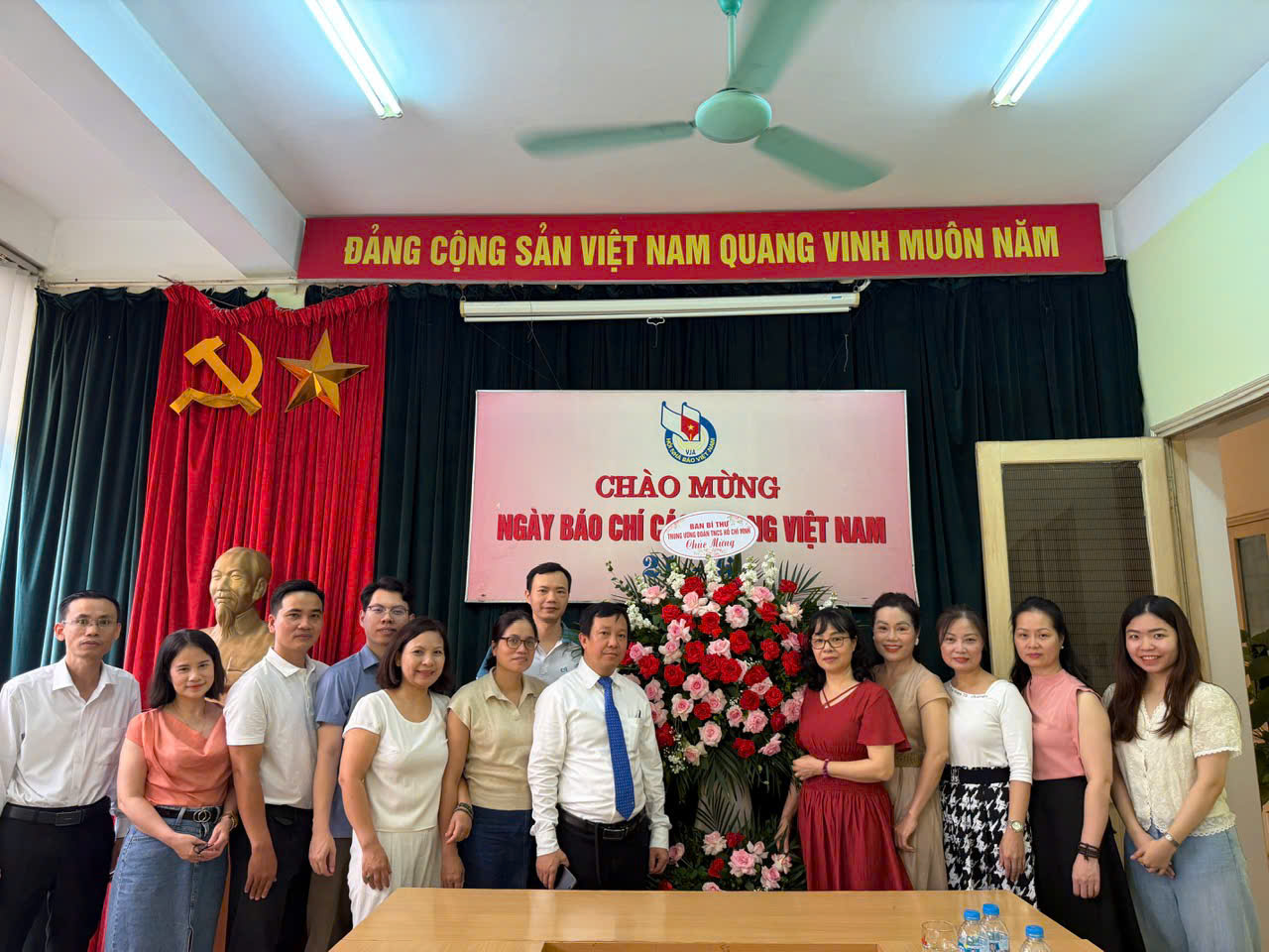 Tạp ch&iacute; Thanh ni&ecirc;n kỷ niệm 101 năm Ng&agrave;y b&aacute;o ch&iacute; c&aacute;ch mạng Việt Nam v&agrave; k&yacute; kết hợp t&aacute;c với Đại học Phenikaa - Ảnh 8.