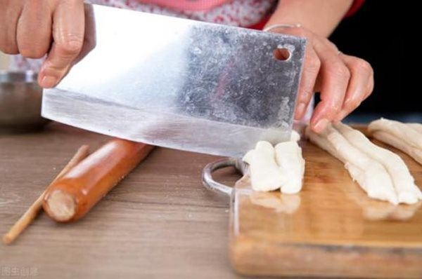 Tại sao trên dao thường xuất hiện lỗ tròn? - Ảnh 2.