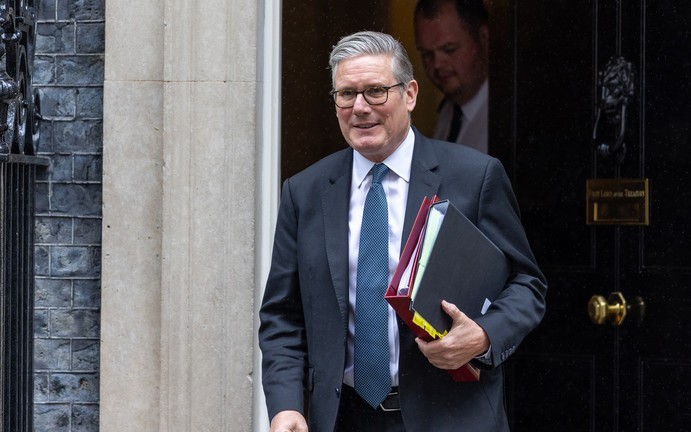 Thủ tướng Anh Keir Starmer nghẹn ng&agrave;o th&ocirc;ng b&aacute;o từ chức - Ảnh 2.