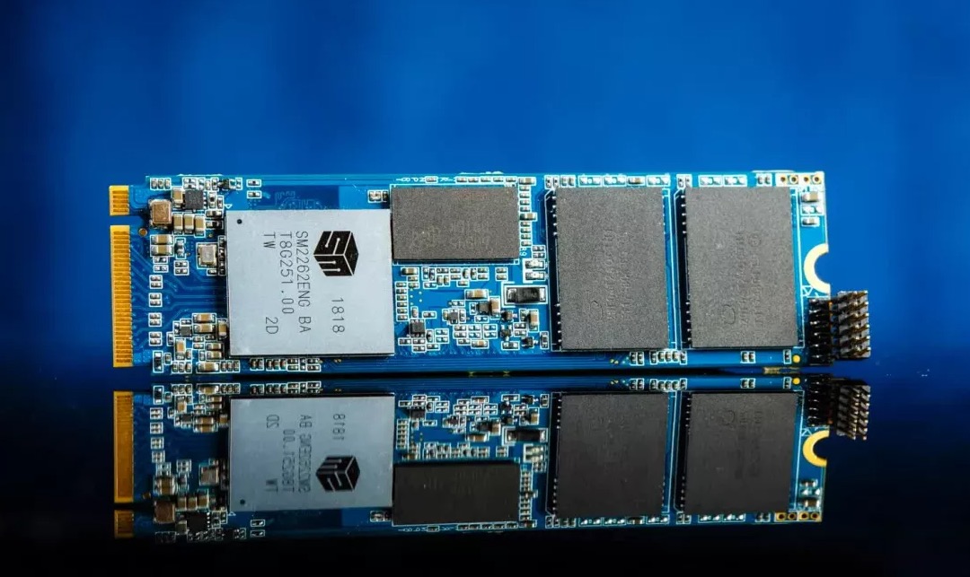 Sếp h&atilde;ng b&aacute;n dẫn cảnh b&aacute;o: Thị trường SSD b&aacute;n lẻ gần như bị b&oacute;p nghẹt, AI h&uacute;t sạch nguồn cung chip- Ảnh 1.
