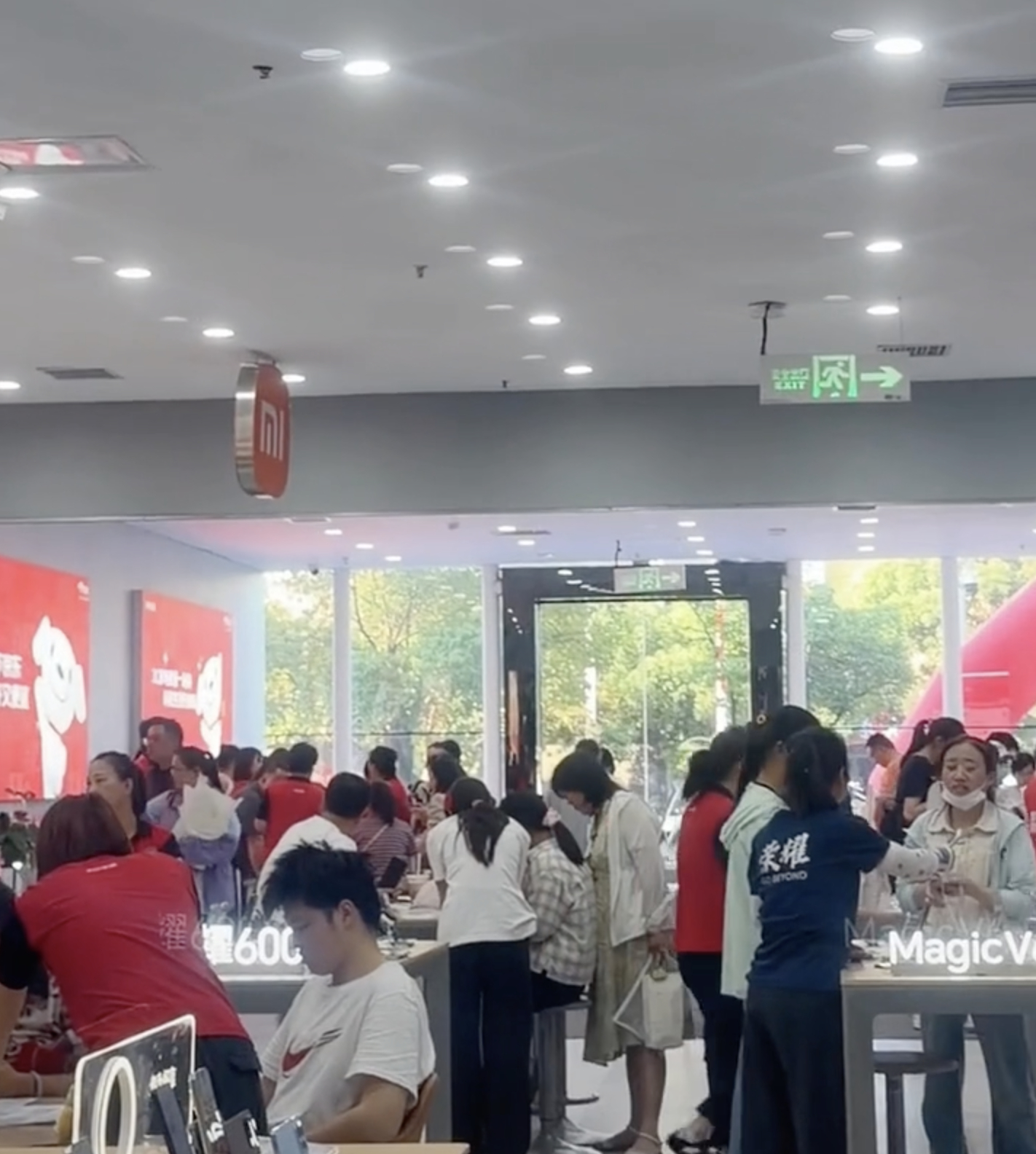 Ph&aacute;t hiện một nơi cứ sau mỗi kỳ thi l&agrave; đ&ocirc;ng k&iacute;n người - Ảnh 2.