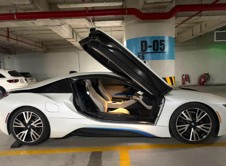 Hot: "Si&ecirc;u Sale" bất ngờ của Tập đo&agrave;n Sơn Hải c&oacute; h&agrave;ng loạt si&ecirc;u xe, Bentley Flying Spur v&agrave; BMW i8 g&oacute;p mặt - Ảnh 4.