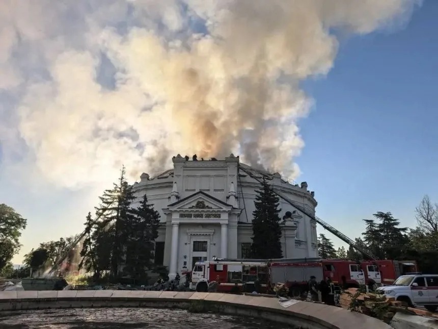 Moscow báo động, Crimea rực lửa: Ukraine tấn công dữ dội, muốn thay đổi "cuộc chơi" - Ảnh 2. Moscow báo động, Crimea rực lửa: Ukraine tấn công dữ dội, muốn thay đổi "cuộc chơi" - Ảnh 2.