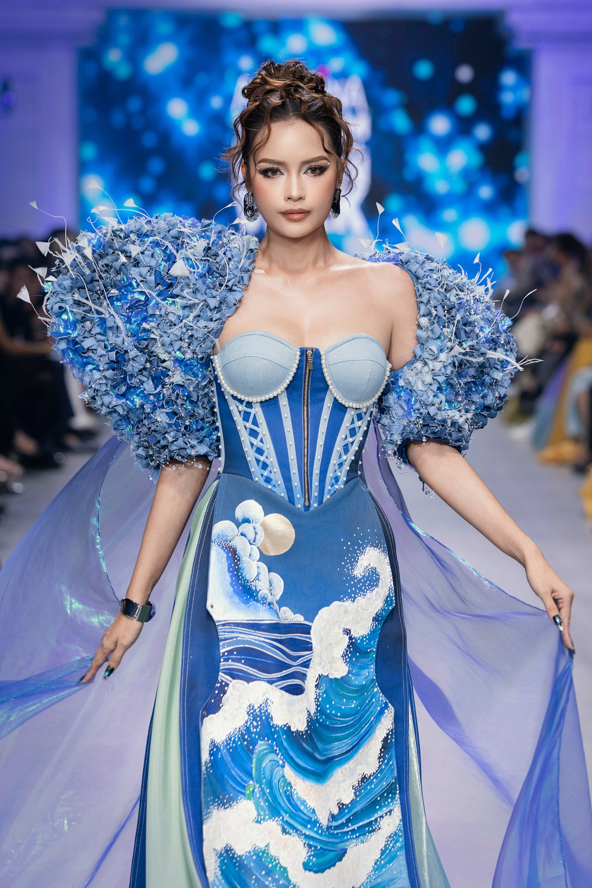 D&agrave;n hoa, &aacute; hậu đổ bộ show Đặng Trọng Minh Ch&acirc;u, Ngọc Ch&acirc;u - Kh&aacute;nh V&acirc;n chiếm spotlight - Ảnh 3.