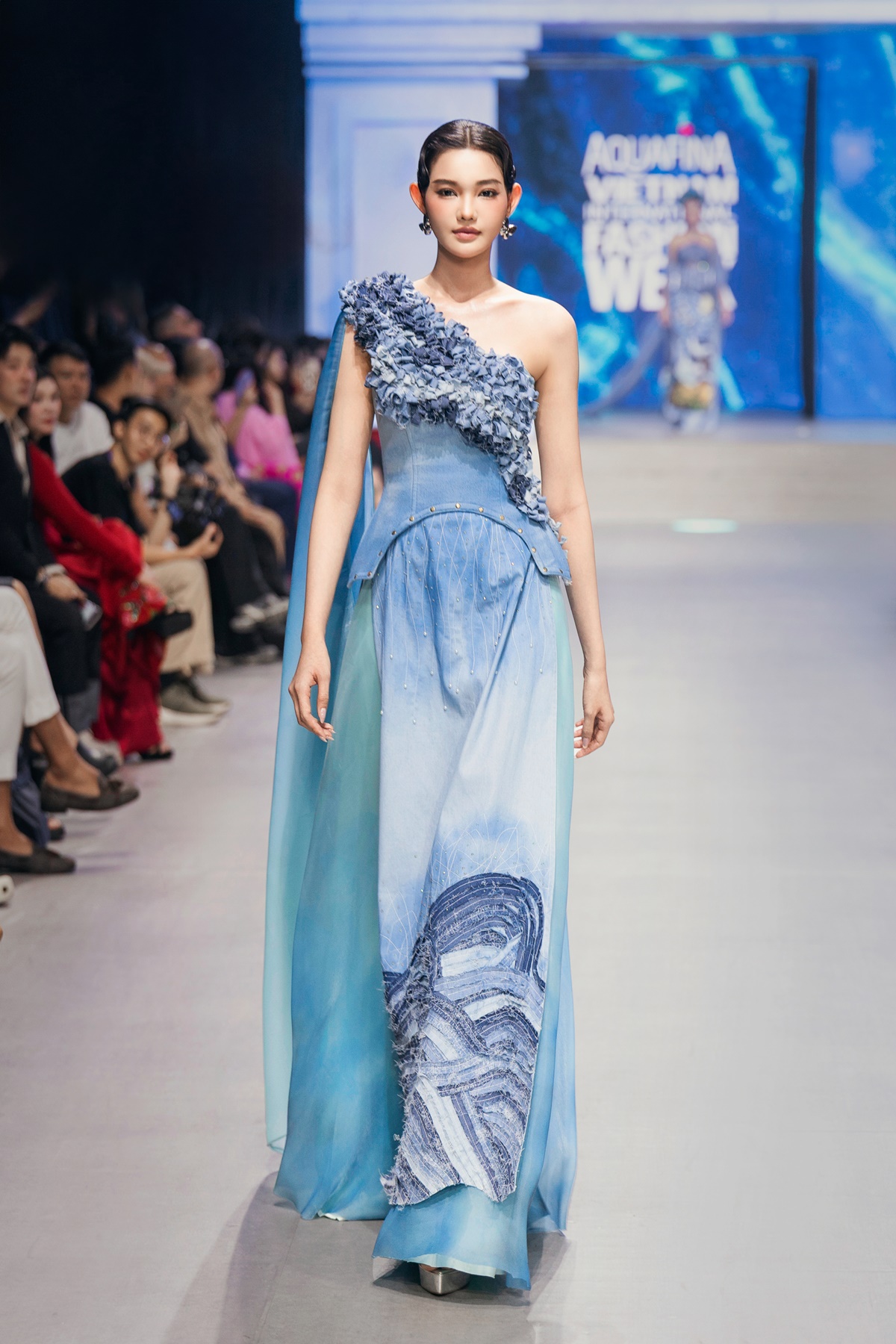 D&agrave;n hoa, &aacute; hậu đổ bộ show Đặng Trọng Minh Ch&acirc;u, Ngọc Ch&acirc;u - Kh&aacute;nh V&acirc;n chiếm spotlight - Ảnh 4.