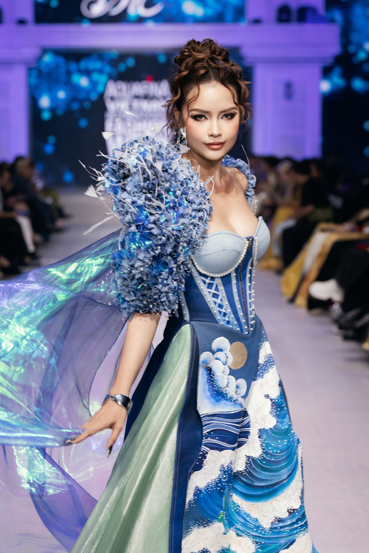 D&agrave;n hoa, &aacute; hậu đổ bộ show Đặng Trọng Minh Ch&acirc;u, Ngọc Ch&acirc;u - Kh&aacute;nh V&acirc;n chiếm spotlight - Ảnh 2.