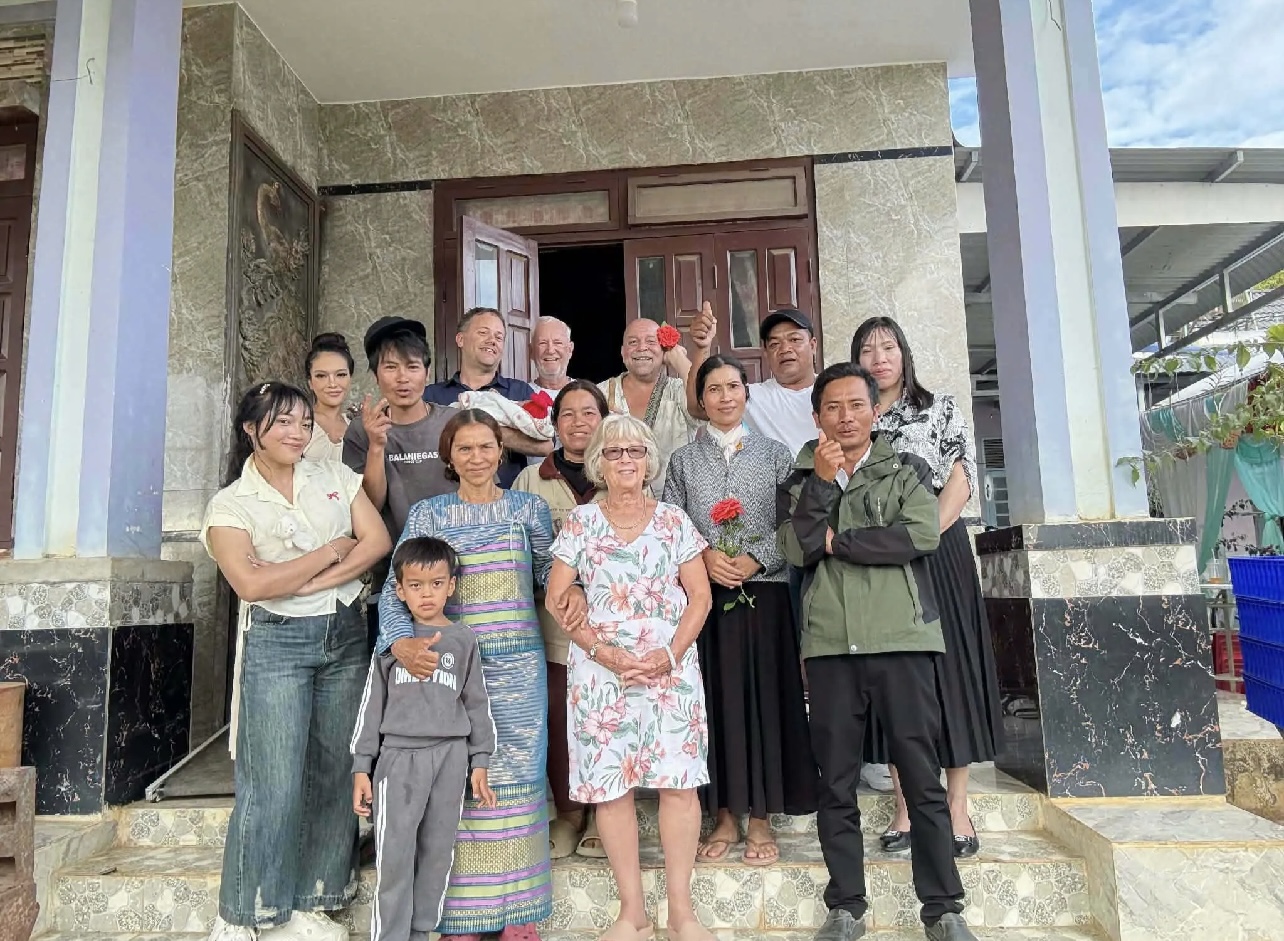 Say đắm mẹ đơn th&acirc;n k&eacute;m 16 tuổi, kỹ sư &Uacute;c lặn lội sang Việt Nam t&igrave;m gặp, quyết định ở rể lu&ocirc;n - Ảnh 4.