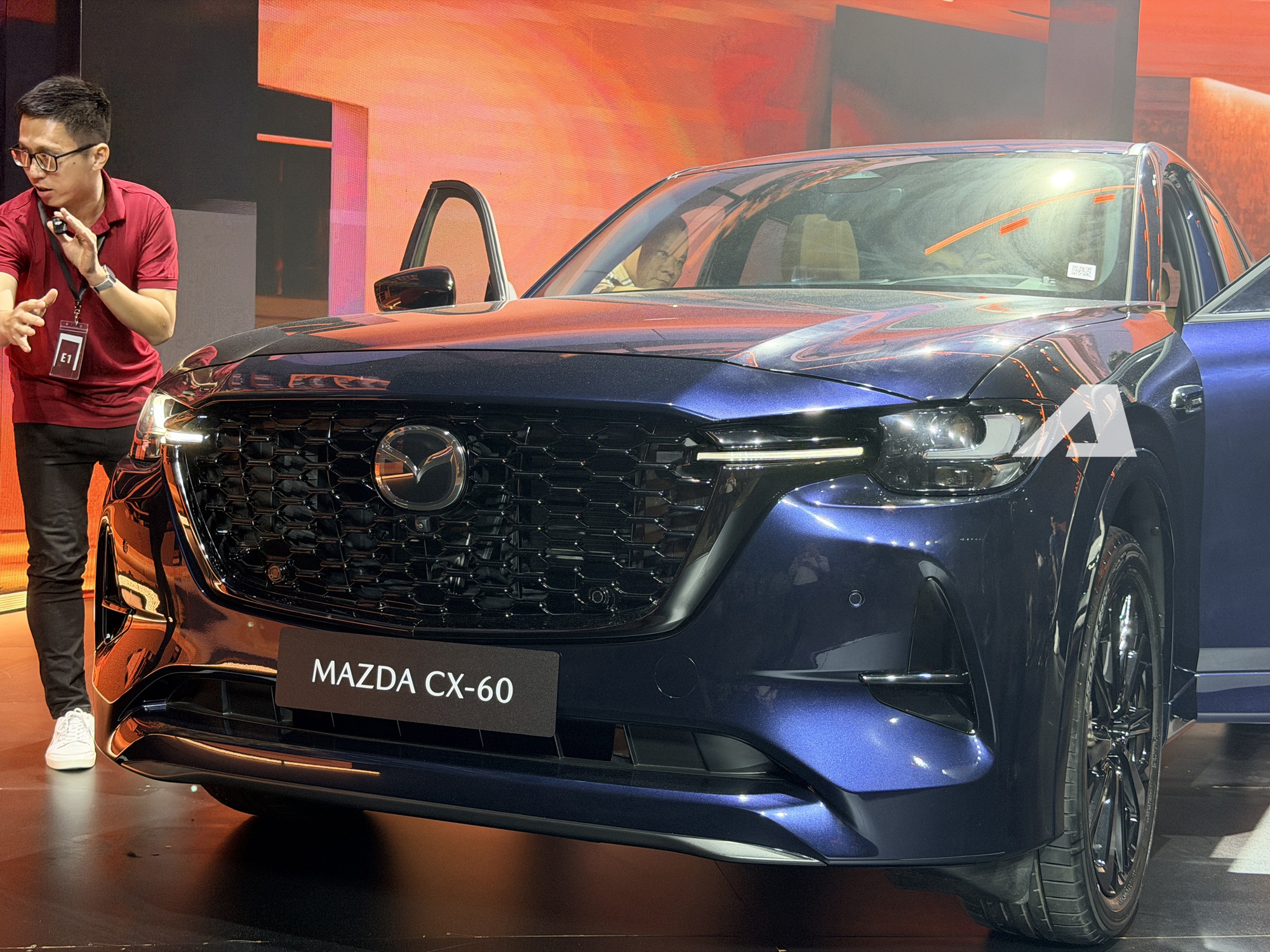 Mazda CX-60 giá 1,699 tỷ đồng tại Việt Nam: Động cơ hybrid tự sạc, có AWD, ngang cỡ GLC, X3 - Ảnh 2.