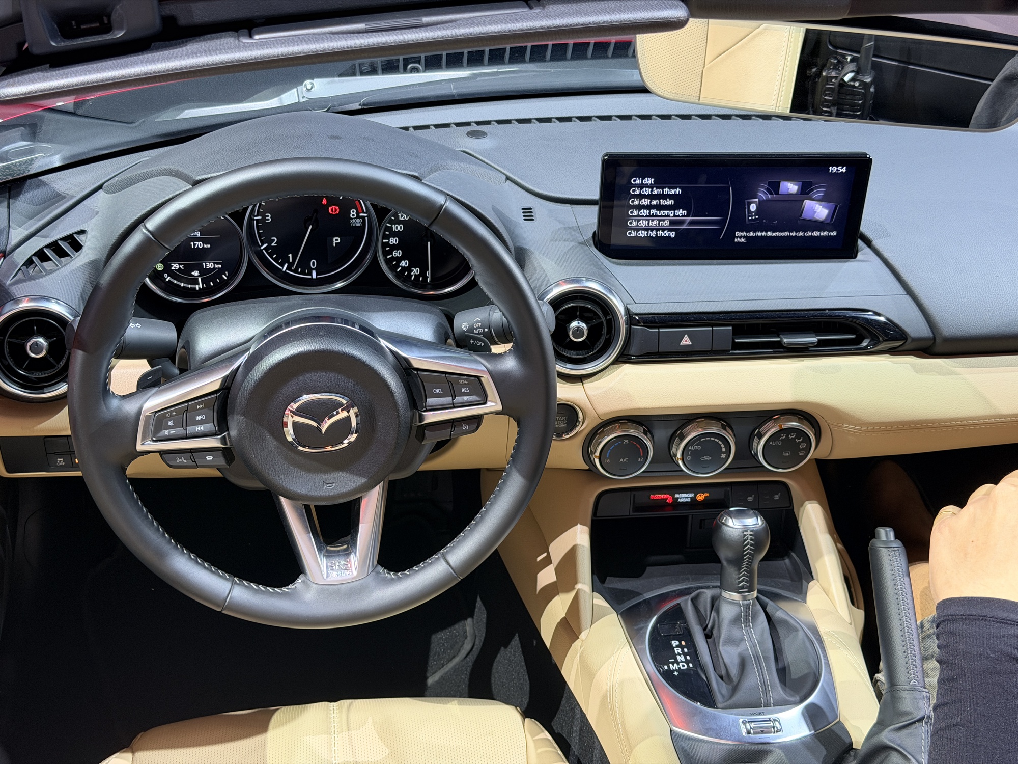 Mazda MX-5 giá 1,339 tỷ đồng, có cả mui mềm và mui cứng cho ‘dân chơi’ Việt - Ảnh 2.