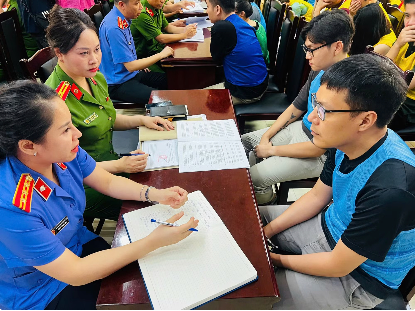 Lời khai của giám đốc trong vụ lừa đảo kỳ nghỉ 181 tỷ đồng gây phẫn nộ: "Mục đích là lấy tiền khách càng nhiều càng tốt" - Ảnh 2. Lời khai của giám đốc trong vụ lừa đảo kỳ nghỉ 181 tỷ đồng gây phẫn nộ: "Mục đích là lấy tiền khách càng nhiều càng tốt" - Ảnh 2.